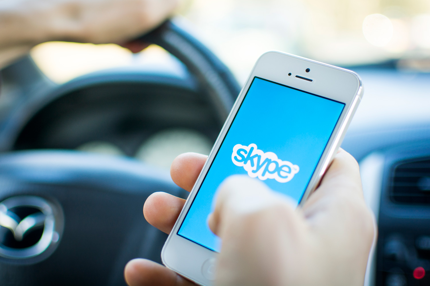 Евросоюз планирует ужесточить контроль за Skype и WhatsApp