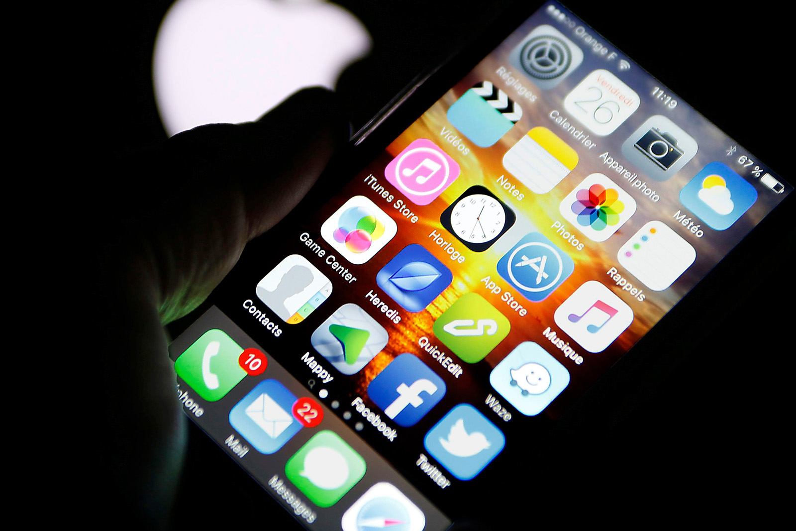 Российские спецслужбы смогут взломать все iPhone и Android-смартфоны