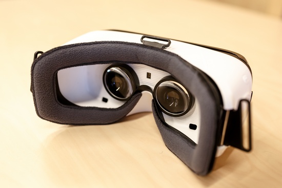 Очки виртуальной реальности Samsung Gear VR Стрелка
